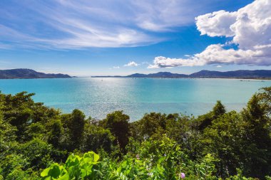 Phuket Tayland plaj denizi ve Phuket, Tayland 'da güneş ışığı.