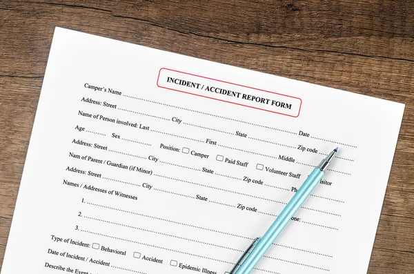 Accident Report Form Pen Wooden Background — Φωτογραφία Αρχείου