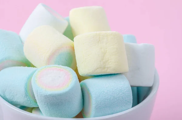 Mini Colorful Marshmallows Cup Pink Background — Stock Photo, Image