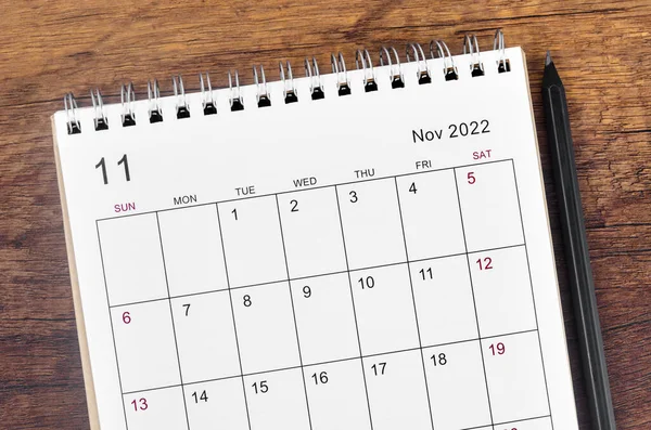 November 2022 Desk Calendar Wooden Table — Stockfoto