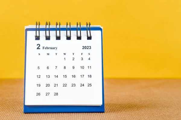 Fevereiro 2023 Calendário Mesa Mensal Para 2023 Fundo Amarelo — Fotografia de Stock