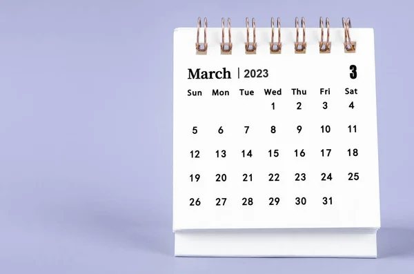 Março 2023 Monthly Desk Calendar 2023 Year Purple Background — Fotografia de Stock