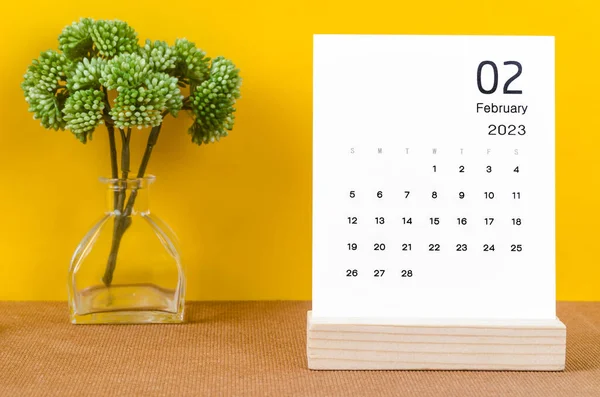 Februari 2023 Maandelijkse Bureaukalender Voor 2023 Jaar Gele Achtergrond — Stockfoto