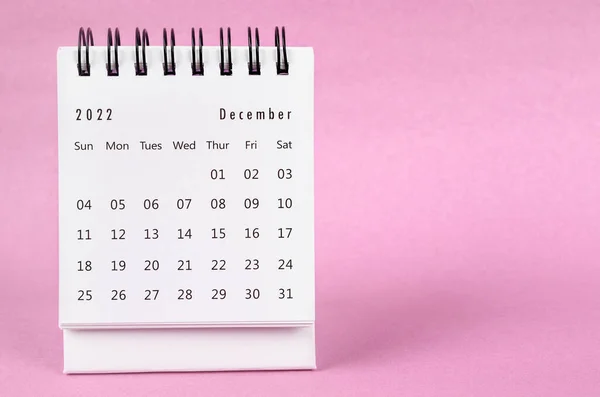 Декабрь 2022 Настольный Календарь Розовом Фоне — стоковое фото