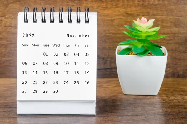 November 2022 Maandelijkse Bureaukalender Voor 2022 Jaar Met Plantenpot — Stockfoto
