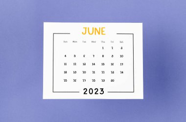 2023 Haziran takvimine göre mor arka planda 2023 yılı.