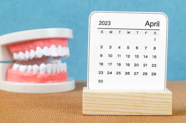 Aprile 2023 Calendario Mensile 2023 Anno Con Dente Modello Tavola — Foto Stock
