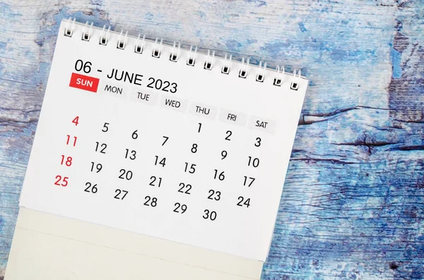 Kesäkuu 2023 Kuukausittainen Työpöytä Kalenteri 2023 Vuotta Vanha Sininen Puinen — kuvapankkivalokuva