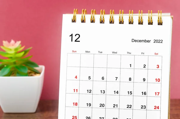 December 2022 Monthly Desk Calendar Wooden Table — Stock Photo, Image