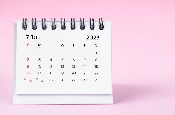 Ιούλιος 2023 Ημερολόγιο Γραφείο Για 2023 Έτος Ροζ Φόντο Χρώμα — Φωτογραφία Αρχείου