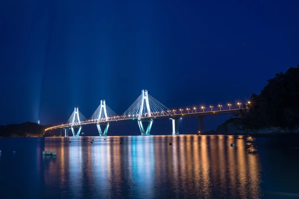 Puente de peaje Geoje desde la costa — Foto de Stock