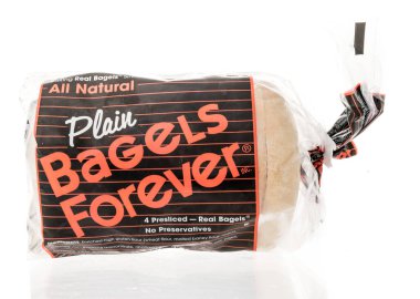 Winneconne, WI -12 Eylül 2021: İzole bir arkaplanda sonsuza dek sade simit paketi