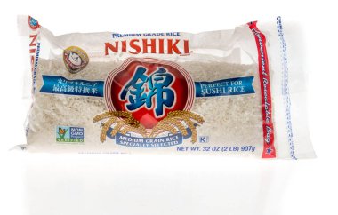 Winneconne, WI -7 Aralık 2021: İzole edilmiş arka planda bir paket Nishiki beyaz pirinç