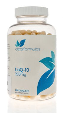 Winneconne, WI -9 Ocak 2021: Bir şişe temiz formül izole edilmiş arka planda CoQ10 takviyesi