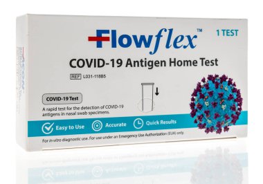 Winneconne, WI -5 Şubat 2021: Evdeki bir Acon Flowflex paketi izole bir arka plan testi