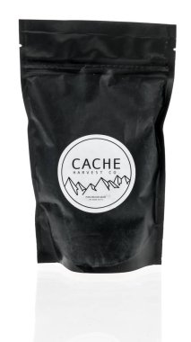 Winneconne, WI -13 Mart 2021: Bir önbellek paketi izole edilmiş arka planda kızıl buğday sert böğürtlen