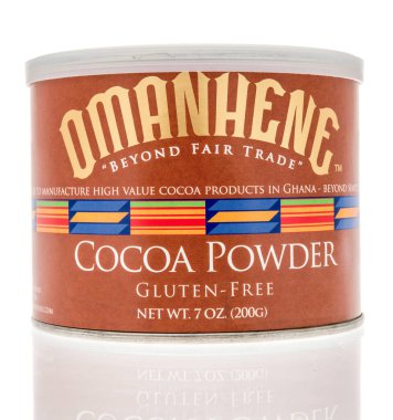 Winneconne, WI -19 Mart 2021: İzole edilmiş bir arkaplanda Omanhene kakao tozu pişirme paketi