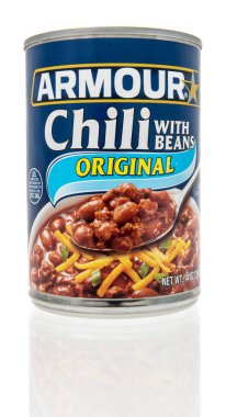 Winneconne, WI -19 Mart 2021: İzole edilmiş arkaplanda fasulyeli bir kutu Armour chili