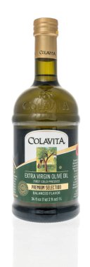 Winneconne, WI -19 Mart 2021: İzole edilmiş arka planda bir şişe ekstra Colavita zeytinyağı