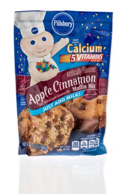 Winneconne, WI -19 Mart 2021: Pillsbury elmalı tarçınlı kek karışımı bir paket