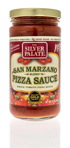 Winneconne, WI -19 Mart 2021: İzole bir arka planda gümüş damak San Marzano pizza sosu paketi