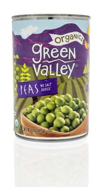 Winneconne, WI -20 Mart 2021: İzole edilmiş bir arkaplanda yeşil bezelye paketi