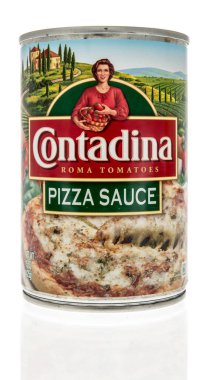Winneconne, WI -24 Mart 2021: İzole bir arkaplanda bir kutu Contadina pizza sosu
