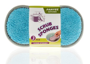 Winneconne, WI -30 Mart 2021: İzole edilmiş bir arka planda Panyee Kitchen temizlik süngeri paketi