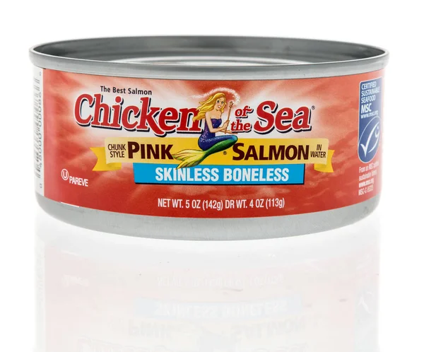 Winneconne, WI -10 Nisan 2022: İzole edilmiş arka planda bir kutu deniz tavuğu pembe somon