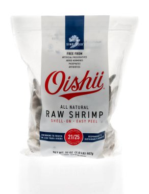 Winneconne, WI -23 Nisan 2022: İzole edilmiş arka planda bir paket Oishii çiğ karides