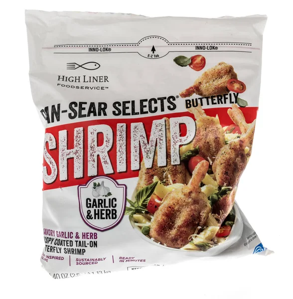 Winneconne, WI -23 Nisan 2022: Bir High Liner yemek servis tavası paketi izole bir arkaplanda kelebek karidesi seçti