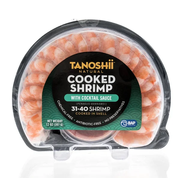 Winneconne, WI -23 Nisan 2022: Bir paket Tanoshii izole edilmiş arka planda kokteyl soslu karides pişirdi