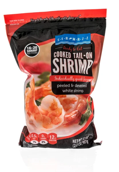 Winneconne, WI -23 Nisan 2022: Bir Sea Mazz paketi izole bir arka planda karides pişirdi