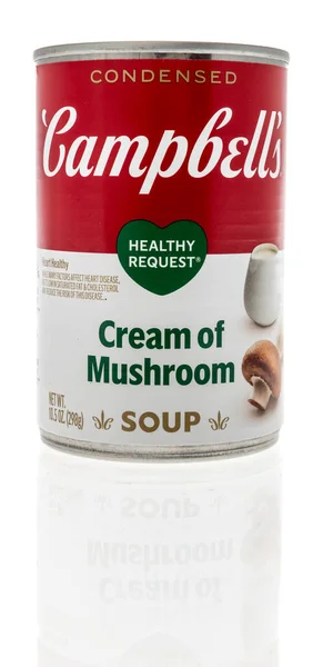 Winneconne April 2022 Can Campbells Cream Mushroom Condensed Soup Isolated — 图库照片