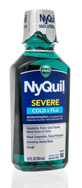 Winneconne, WI - 5 Temmuz 2022: Bir paket Vicks Nyquil ağır soğuk algınlığı ve soğuk algınlığı ilacı.