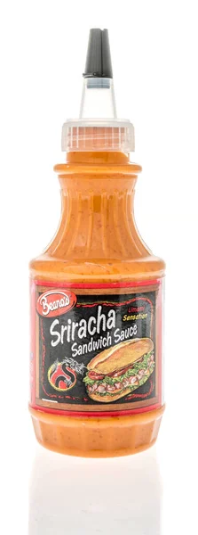 Winneconne Eylül 2022 Zole Bir Arkaplanda Bir Şişe Beanos Sriracha — Stok fotoğraf