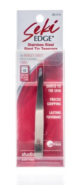 Winneconne, WI - 19 Eylül 2022: İzole edilmiş bir arkaplanda Sekio kenar cımbız paketi.