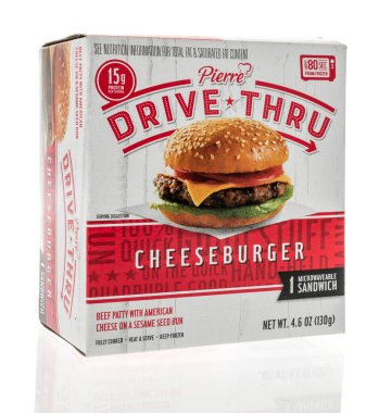 Winneconne, WI - 26 Eylül 2022: Pierre 'in izole bir arka planda çizburgerden geçirdiği bir paket.