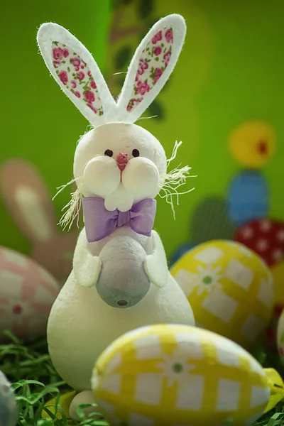 Восточный кролик с яйцами — стоковое фото