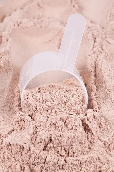 A scoop of chocolate whey isolate protein — Stock Photo, Image