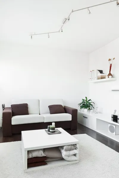 Modern living room with computer desk and the screen, sofa and t — Stock Photo, Image