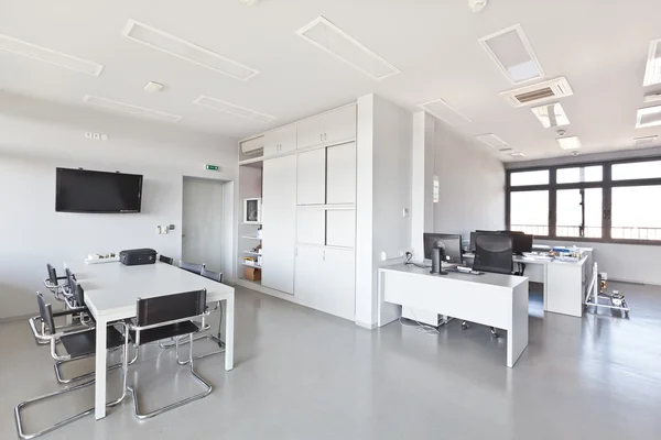 Modern office with white furniture, cupboard, conference desk an — Stock Photo, Image