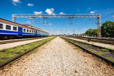 Tren istasyonundaki raylar.