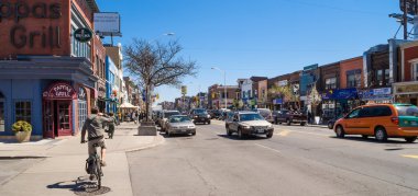 Toronto - 2 Mayıs: hangisi üzerinde danforth, 2 Mayıs, 2007 toronto dükkanlar ve evler. danforth alan bir Toronto Yunan göçmenlerin yerleşme alanlarının ana ve büyük Mahallesinin yapıldı.