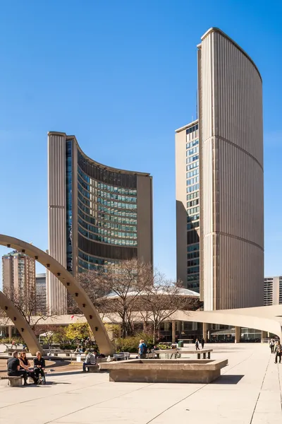 TORONTO, CANADA - MAY 4, 2007: The curved building of the new City Hall — Stock Photo, Image