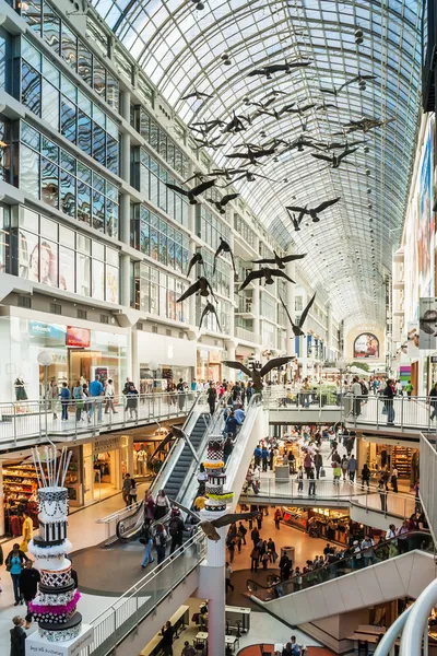 TORONTO, CANADA - 4 MAGGIO 2007: Toronto Eaton Center — Foto Stock