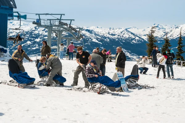 Невідомі лижників, катання на лижах на whistler. — стокове фото