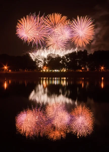 Huge fireworks with reflection on the water — Stock Photo, Image