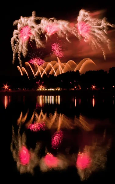 Huge fireworks with reflection on the water — Stock Photo, Image