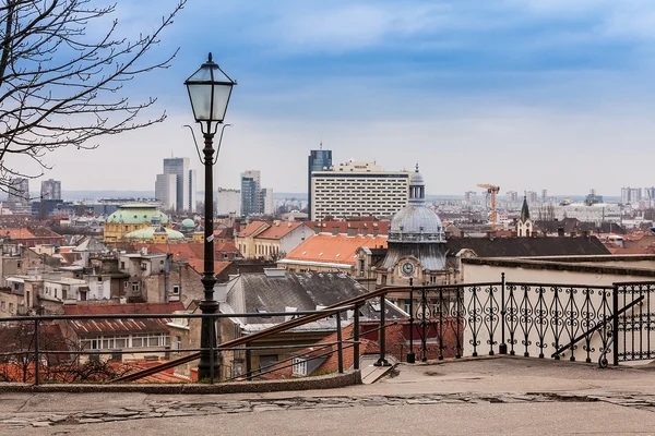 ЗАГРЕБ, КРОАТИЯ - 22 ЯНВАРЯ 2011 г.: Вид на центр Загреба из центра города — стоковое фото